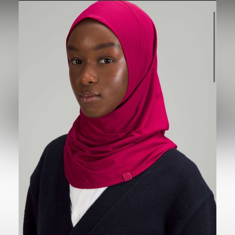 Brand new Lululemon Womens Pull-On-Style Hijab
Pomegranate